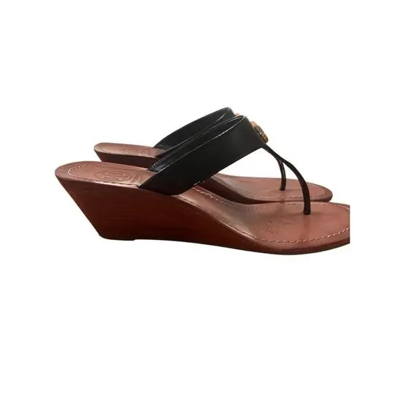 Tory Burch Cameron Sandal 7M Wedge Thong Black Patent Leather Gold Logo - Picture 2 of 9